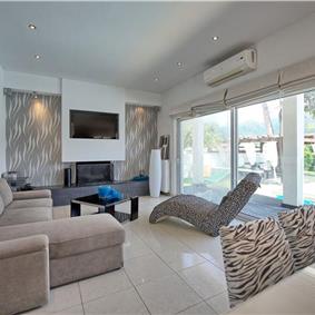 3 bedroom seaside villa with pool, Acharavi, sleeps 5